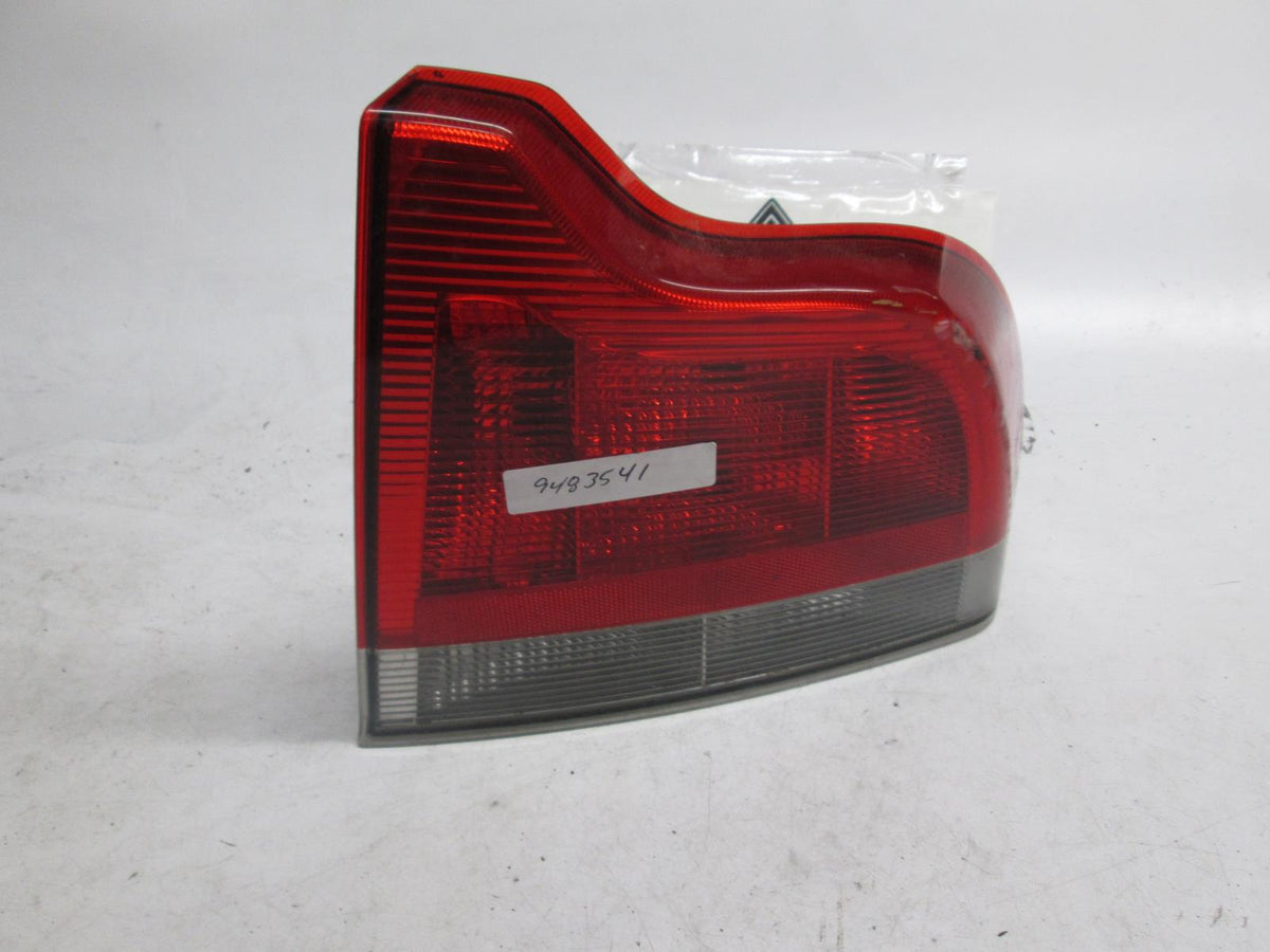 Volvo S60 01-04 Right Side Tail Light 9483541 (USED