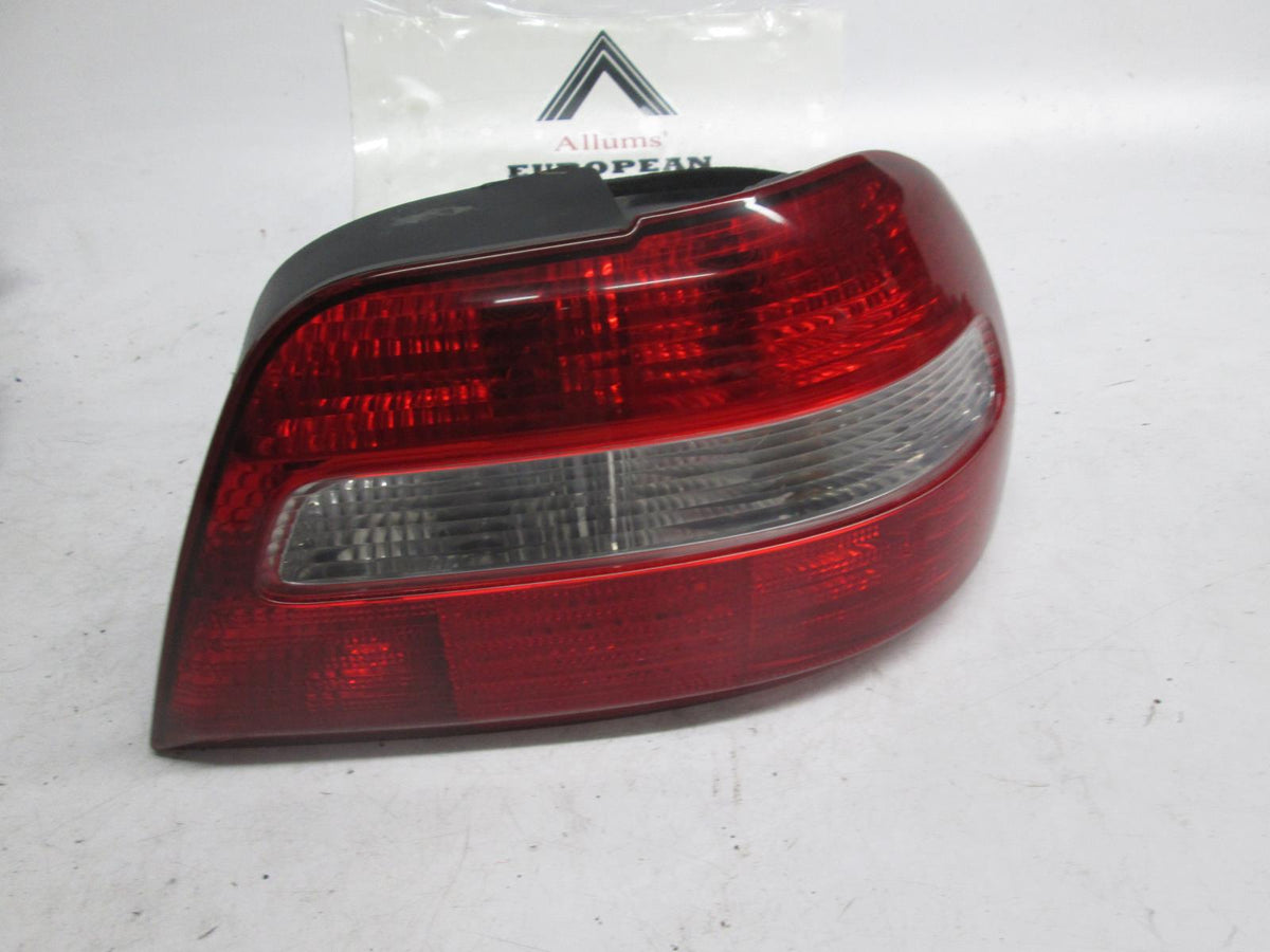 01-04 Valve S40 passenger side tail – Allums Imports