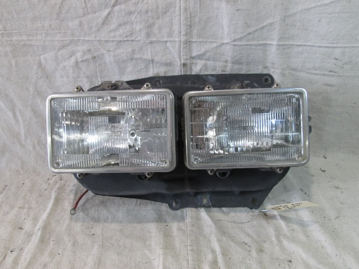 Volvo 240 244 245 left side headlight 78-85 1235140