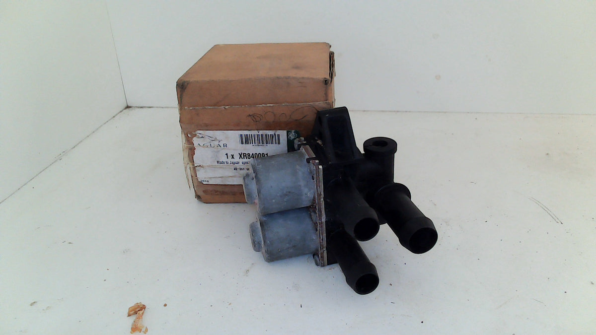 Jaguar Heater Valve XR840091 (NEW) Allums Imports