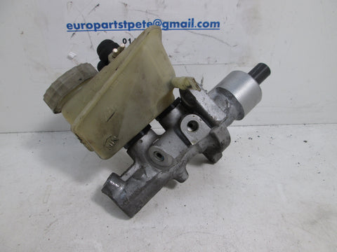 Mercedes W124 W202 Brake Master Cylinder w/Reservoir 0044303901 (USED)