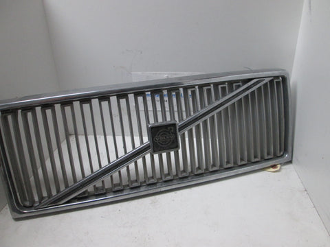 Volvo 740 760 83-89 Front Grille 1358896 (USED)