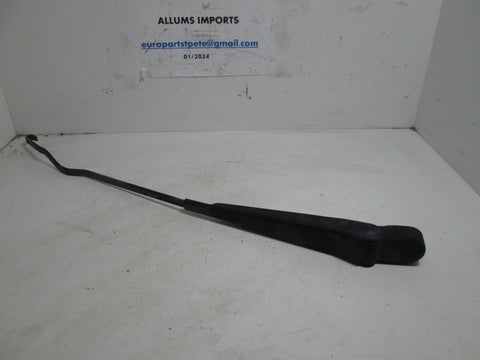 Mercedes W126 Sedan Right Windshield Wiper Arm (USED)