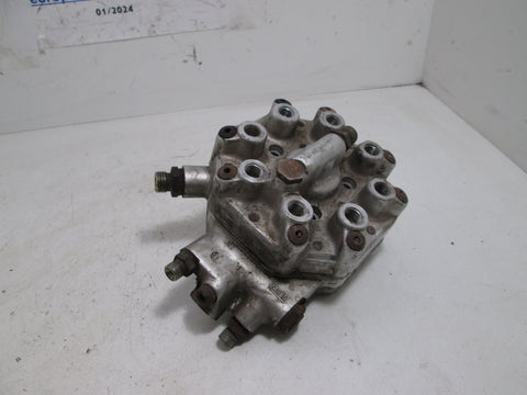 Mercedes R107 W126 380SL 380SEC Fuel Distributor Bosch 0438100111 STUCK PIN #5 (USED)