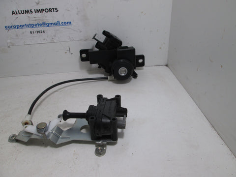 Mercedes R129 Trunk Latch w/Vacuum Element wo/eye wo/key #111 (USED)