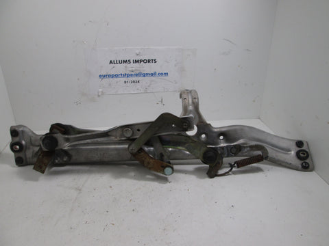 Mercede W126 Sedan Wiper Transmission (USED)