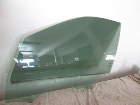 Land Rover Discovery Sport 15-25 Left Front Door Glass (USED)