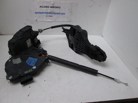 Land Rover Discovery Sport Right Front Door Latch Assembly (USED)