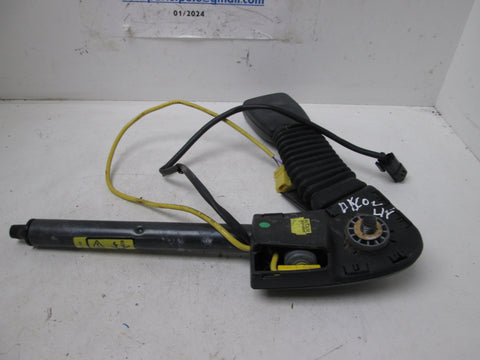 Land Rover Discovery 99-04 Left Front Seat Belt Receiver (USED)