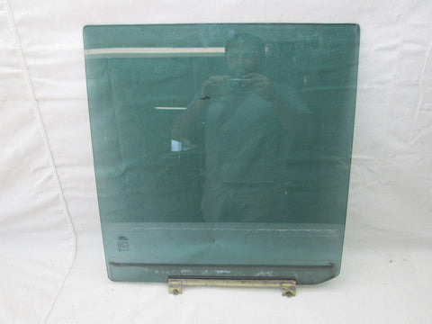 Land Rover Discovery 2 left rear door glass (USED)