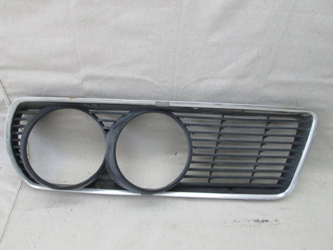 BMW 2800 E3 3.0 right headlight grille (USED)