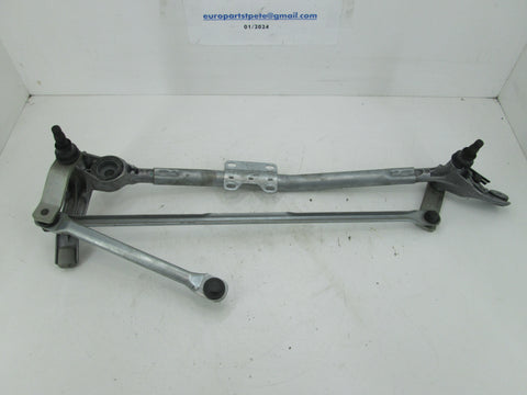BMW E90 E91 E93 3 Series 06-13 windshield wiper transmission 7161711 (USED)