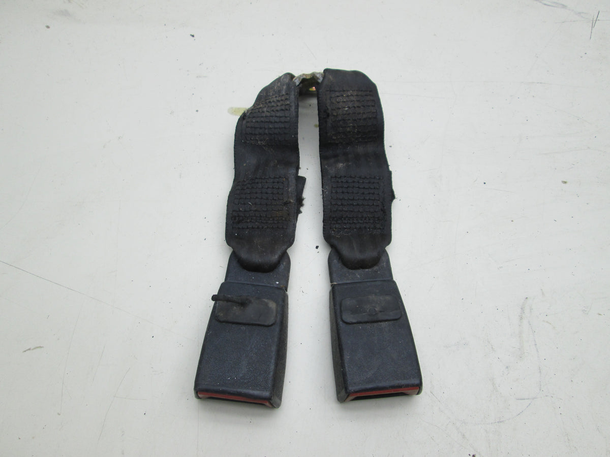 Mercedes W123 rear middle seat belt buckle Black (USED) – Allums Imports