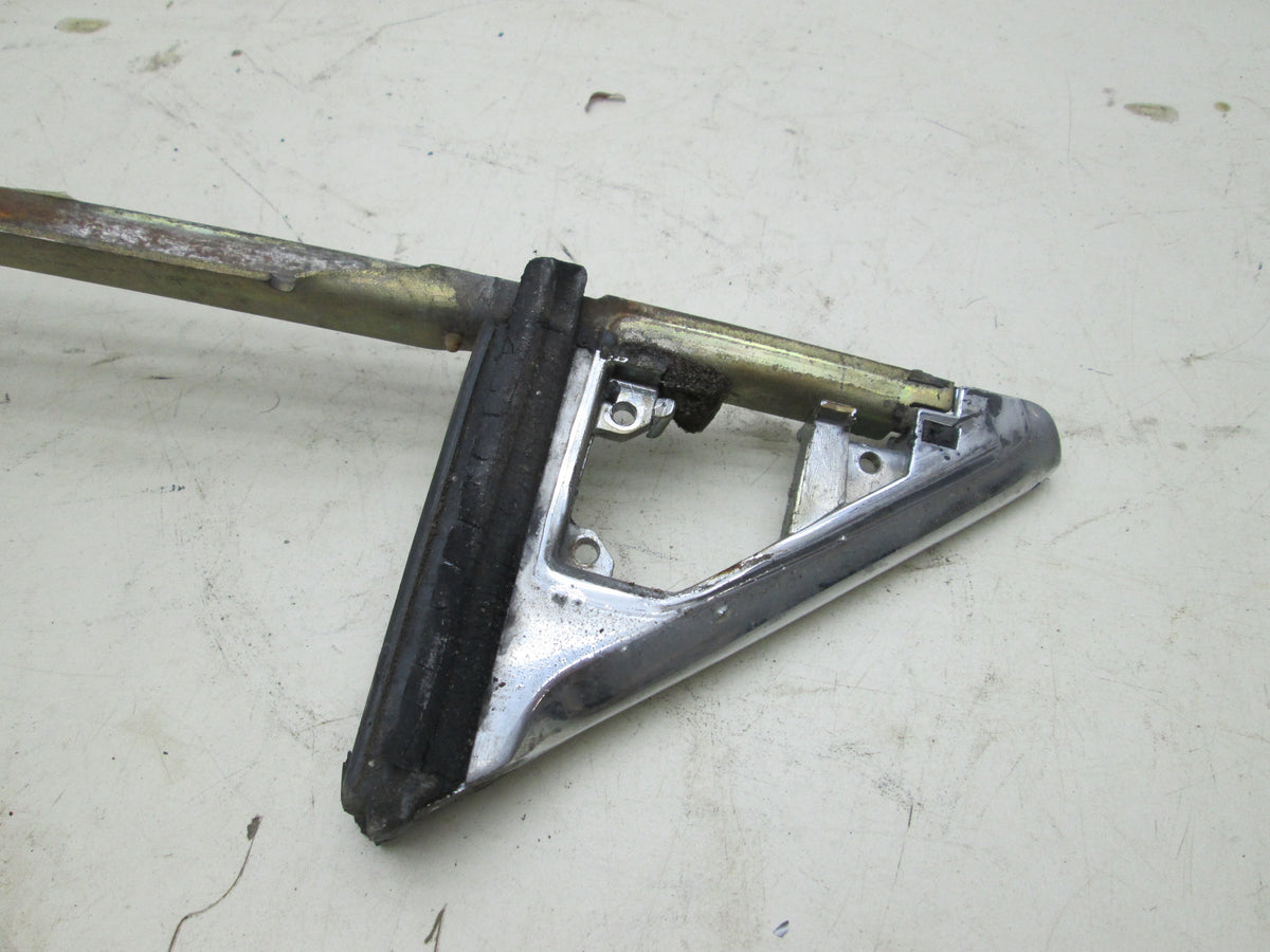 MERCEDES BENZ W123 sedan rail guide window window rear right door £25 MERCEDES BENZ W123 sedan rail guide window window rear right door £25