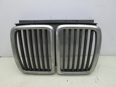 BMW E30 325i 318is 325e center kidney grille OEM 51131945877 #2 (USED)