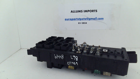 Volvo Fuse Relay Junction Box 8678449 USED)