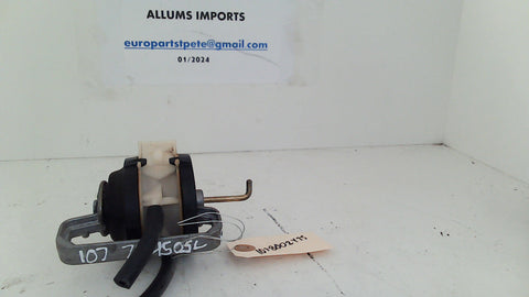 Mercedes R107 W107 Air Vent Vacuum Element Valve 1078002475 (USED)