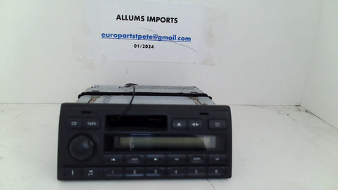 Land Rover Discovery 2 Factory Radio XQD000120LNF (USED)