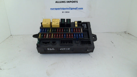 Land Rover Discovery 2 Under Dash Fuse Relay Panel YQE000110 (USED)