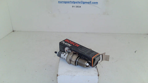 Bosch Platinum Spark Plug 4038 WR5DP (NEW)