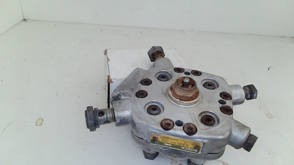 ぷちこ。　0430 Volkswagen Fuel Distributor Bosch 0438101005 STUCK PIN (USED
