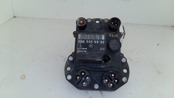 【海外配送可】【送料無料】 Mercedes EZL Ignition Control Module 0085459532 (USED トップス