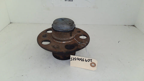 Mercedes W203 W209 Front Wheel Hub 2093300325 (USED)
