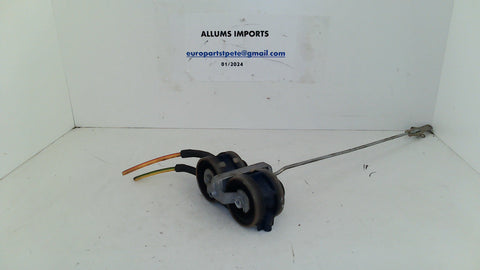 Mercedes W123 W116 Door Lock Vacuum Actuator 0008000675 (USED)