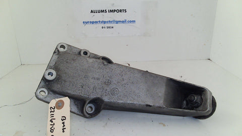BMW X5 M54 01-06 Right Engine Mount Bracket 22116750853 (USED)