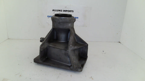 BMW E83 X3 04-06 Differential Axle Carrier Bracket 31537516065 (USED)