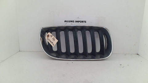 BMW E83 X3 04-06 Right Upper Grille 51133402910 (USED)