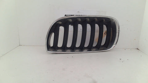 BMW E83 X3 04-06 Left Upper Grille 51133402909 (USED)