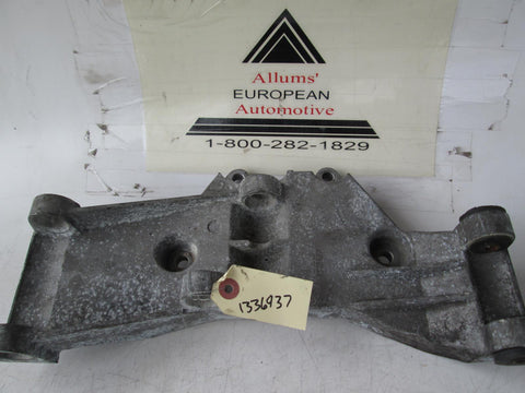 Volvo engine bracket mount 1336937