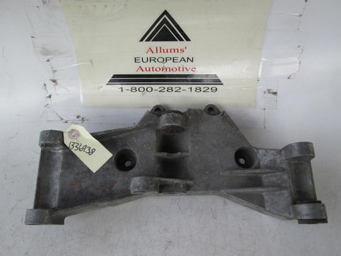 Volvo engine bracket mount 1336938
