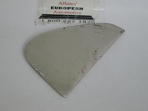 SAAB 900 Classic 79-93 4 door right rear vent quarter glass window 82-61-661