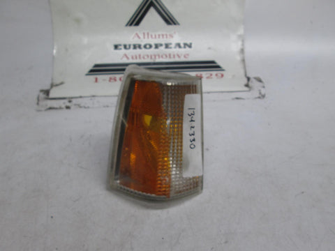 Volvo 740 760 right front turn signal 85-89 1342330