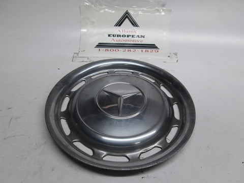 Mercedes W108 W109 vintage hubcap