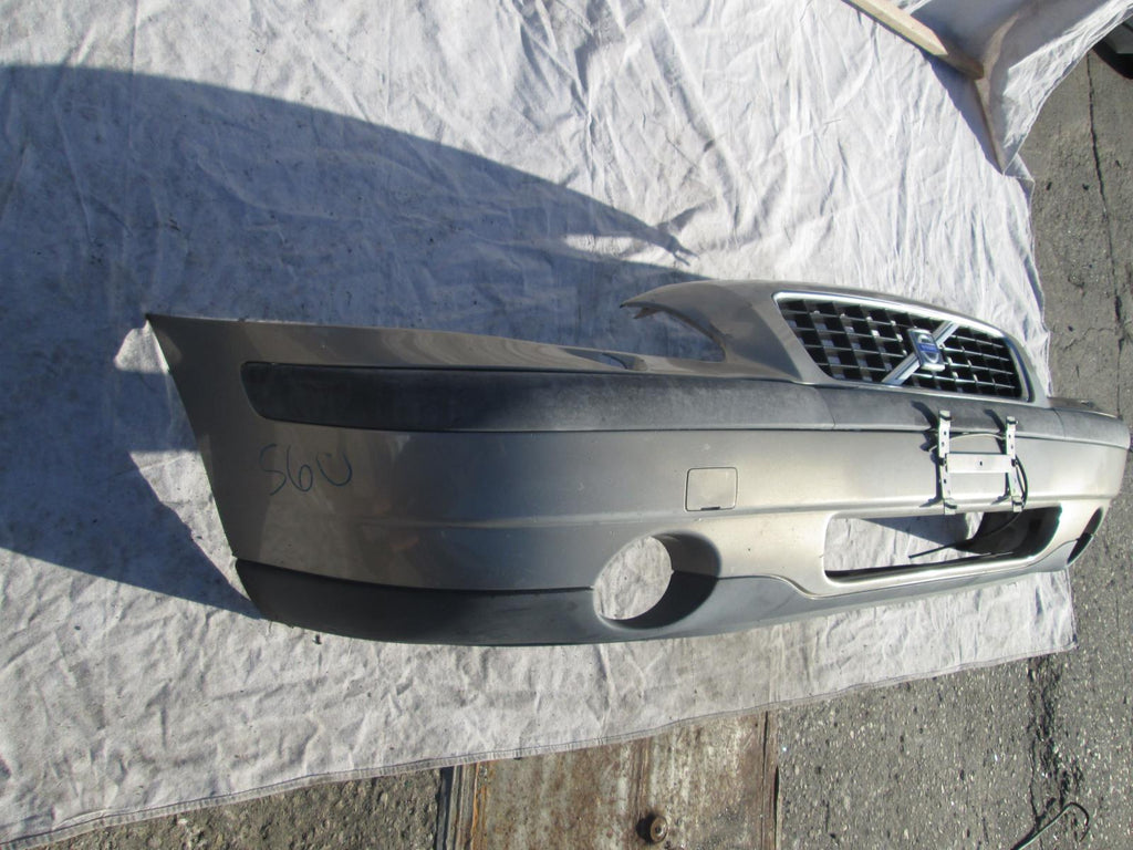 31485683 Volvo S60 front bumper 01-04 – Allums Imports