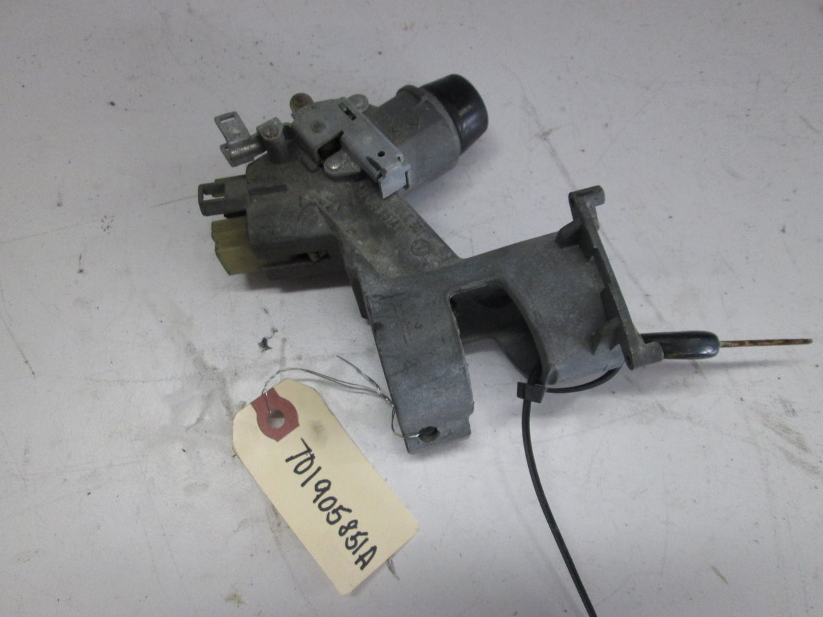 Volkswagen Eurovan ignition lock cylinder with key 701905851A – Allums ...