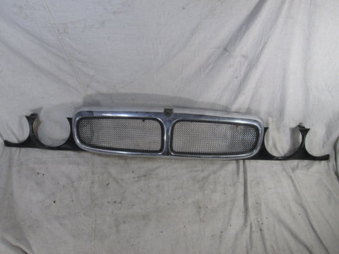 Jaguar XJ8 04-07 Front Grille w/Header (USED)