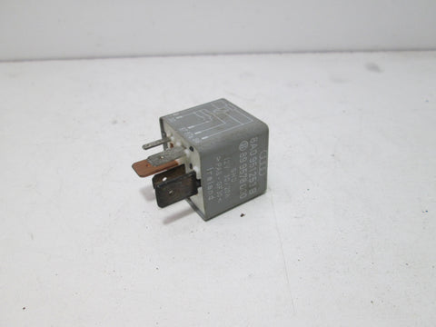 Volkswagen Audi relay 8A0951253B (USED)