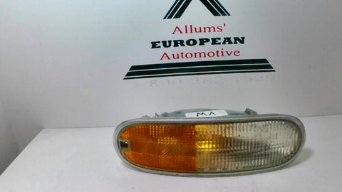 Volkswagen Beetle right front turn signal 98-06 1C0953155L