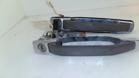 Mercedes W126 300se 350sdl 420sel 560sel  86-91 Front Outer Door Handle Left/Right Set w/key #119  (USED)