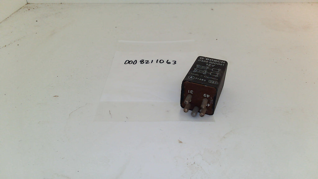 Mercedes Turn Signal Relay 0008211063 0335200051 (USED) Allums Imports