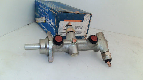 Volkswagen Rabbit Cabriolet Jetta Scirocco 75-79 Brake Master Cylinder 171611019E (NEW)