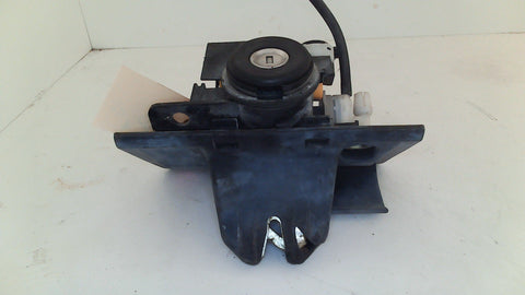 Mercedes W210 99-02 E320 E430 E300 wo/eye wo/key #112 Trunk Latch (USED)