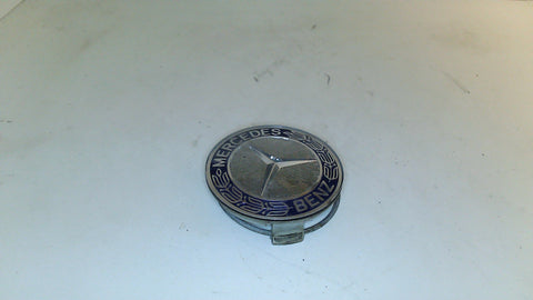 Mercedes Plastic Center Cap 1704000025 (USED)